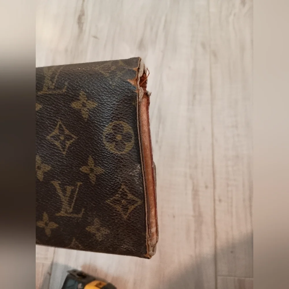 Louis Vuitton Monogram Sarah Long Trifold Wallet